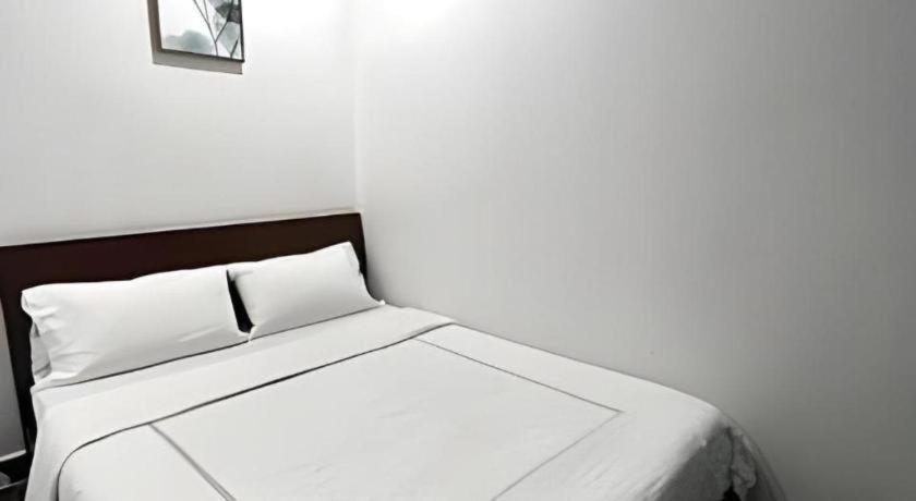Oyo 90936 Hotel Manjoi Inn Іпох Екстер'єр фото